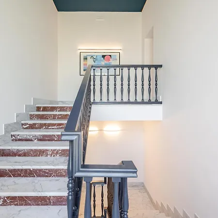 Apartment Ivy - Chicago Latina