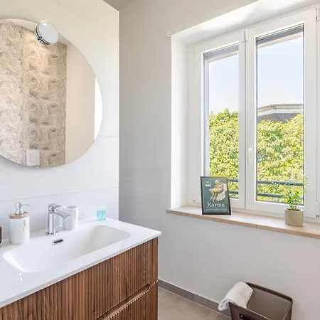 Ivy - Chicago Apartment